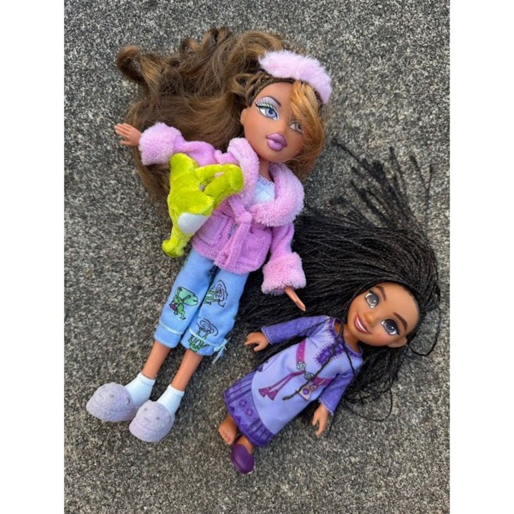Bratz Yasmin Slumber Party Doll & Disney Wish Asha Small Doll Bundle Purple
